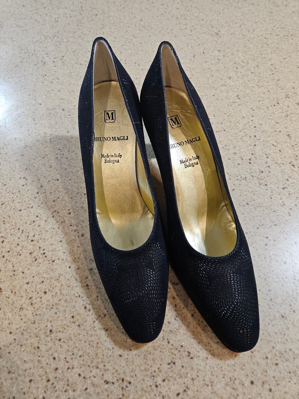 Vintage Bruno Magli Black Textured Leather Pumps Heels Gold Insole Italy Size 7